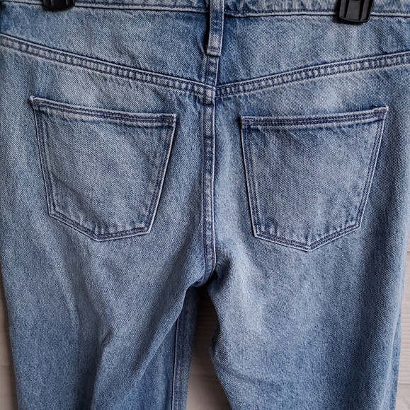 Universal Thread High Rise Wide Leg Raw Frayed Hem Light Wash Denim Crop Jeans - Picture 14 of 16